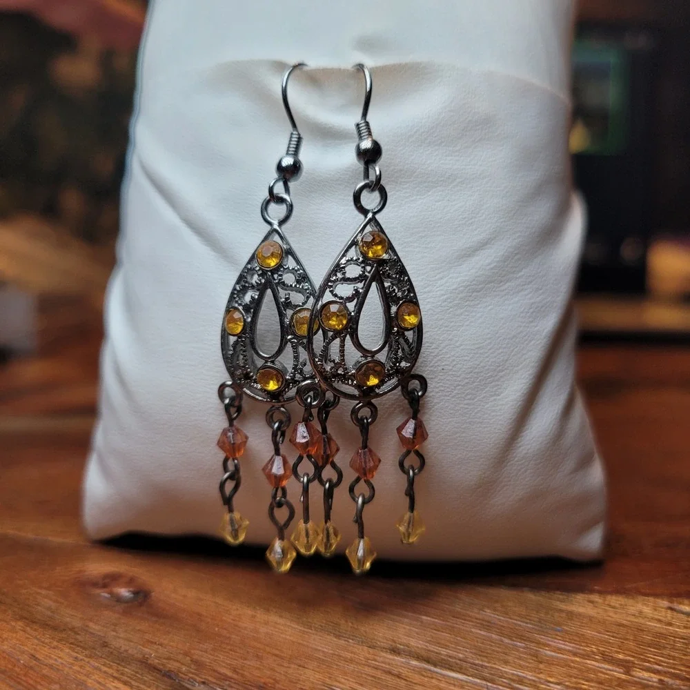 N/A women lobe themed